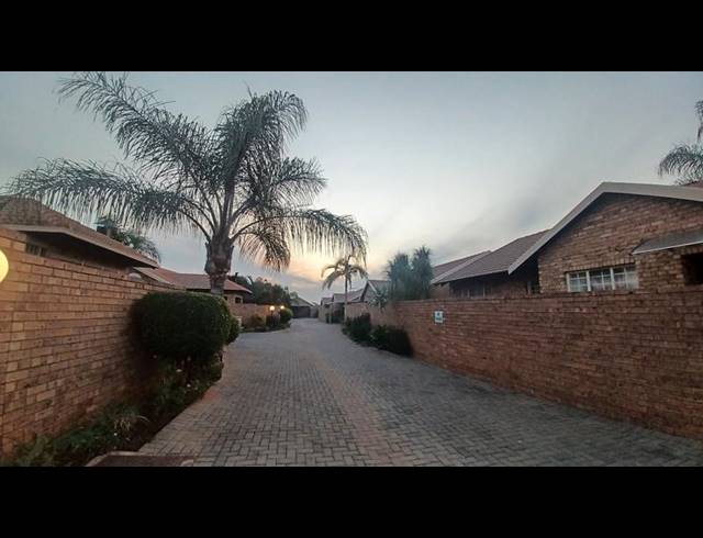 3 BEDROOM TOWNHOUSE FOR SALE IN ANNLIN